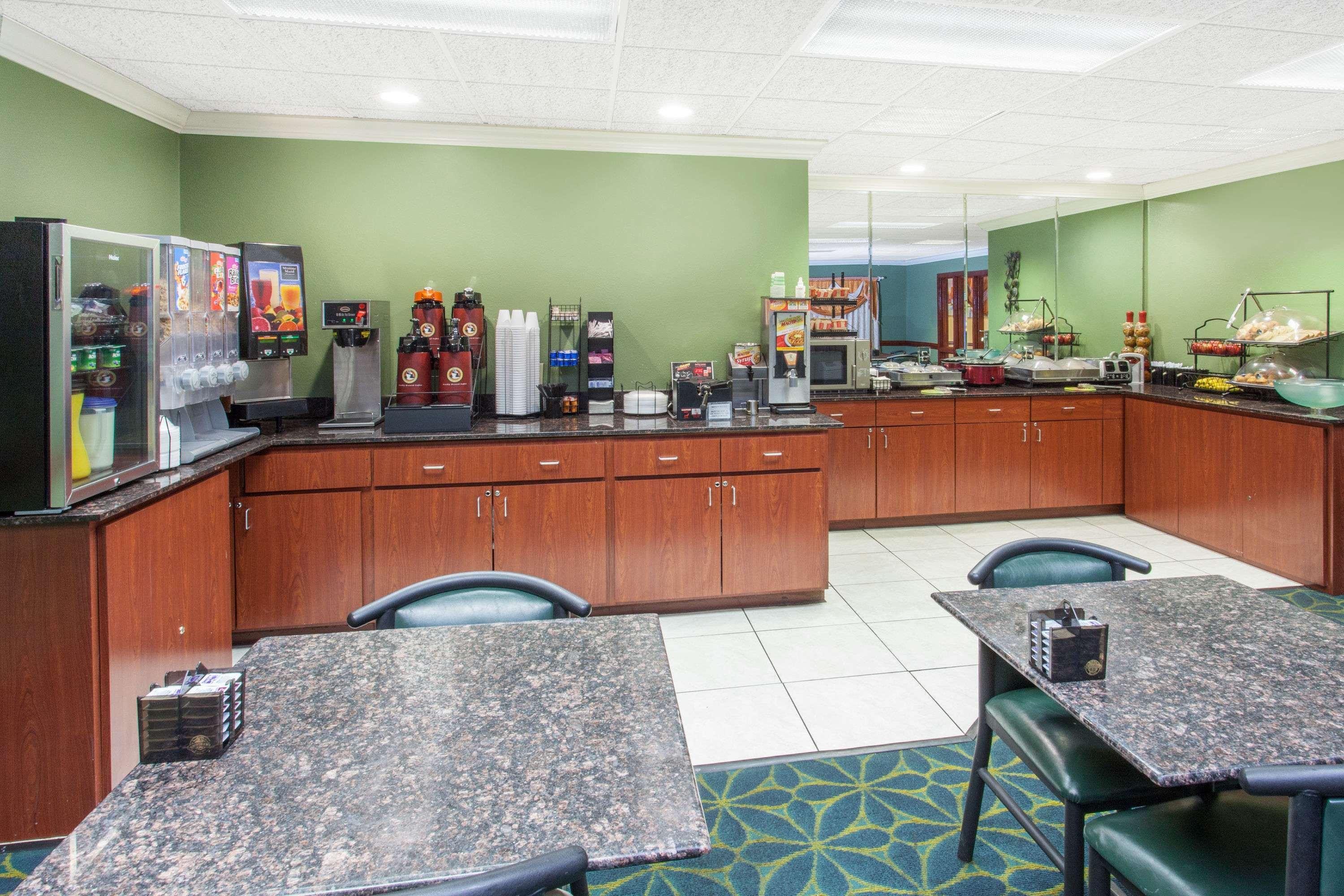 Отель Ramada Limited Decatur Forsyth Экстерьер фото